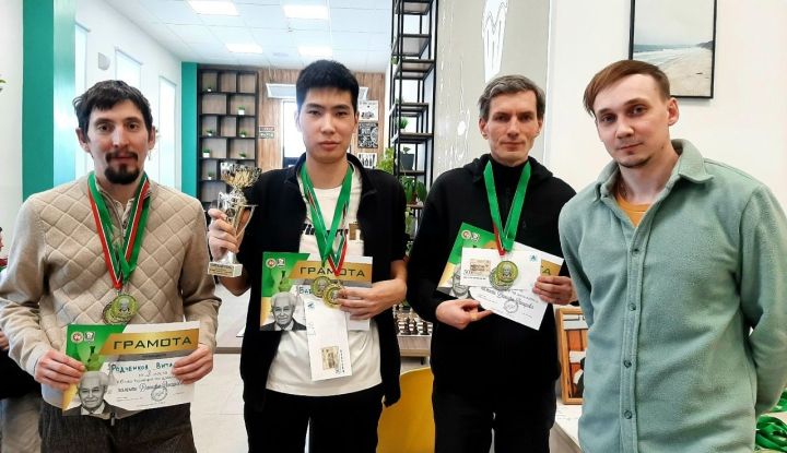 В Зеленодольске состоялся турнир по шахматам памяти Данифа Закирова