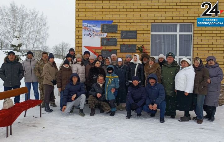 «Спасибо, что не забыли...»: В Больших Яках и Зеленодольске отцы благодарят за память о сыновьях, отдавших жизнь за Родину