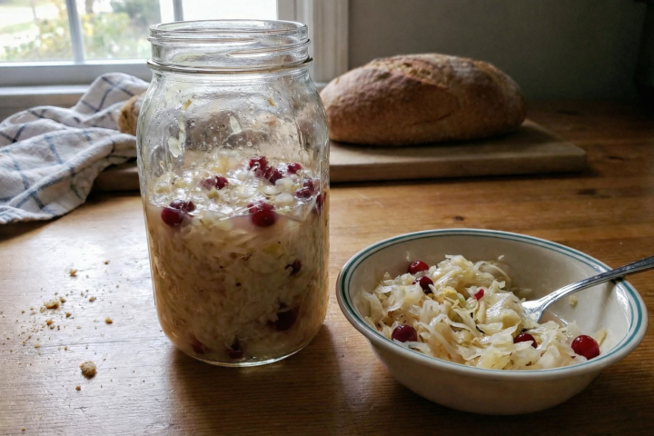 Квашеная капуста с клюквой: витаминная бомба в собственной тарелке