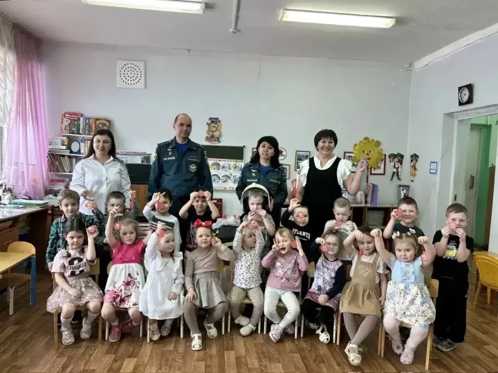 Юные огнеборцы: урок безопасности в детском саду «Василек»