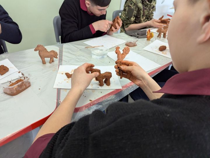 Сотрудники библиотеки-филиала № 12 села Бело-Безводное провели мастер-класс для воспитанников Раифского спецучилища