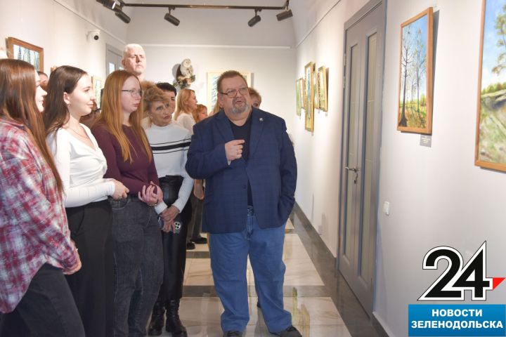 «От мантии до кисти»: На POZIS открылась выставка картин зеленодольца Андрея Николаева