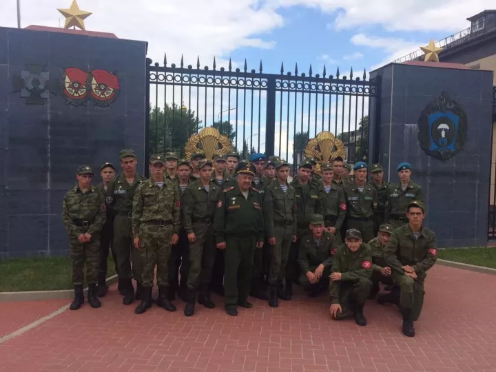 В День наставника в Минпросвещения наградили педагога-офицера Геннадия Прошина