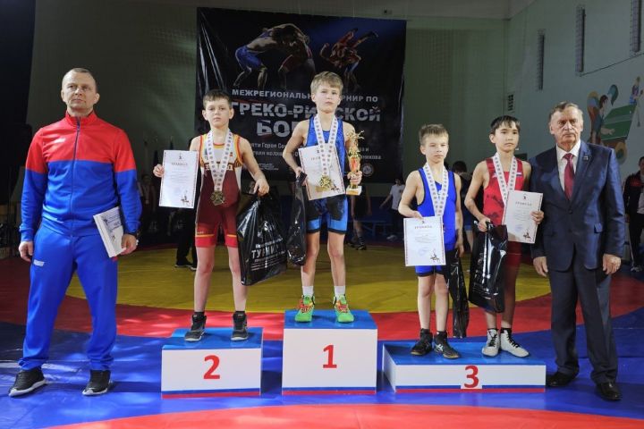 Зеленодольские борцы успешно выступили на межрегиональном турнире в Марий Эл