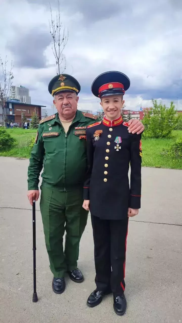 В День наставника в Минпросвещения наградили педагога-офицера Геннадия Прошина