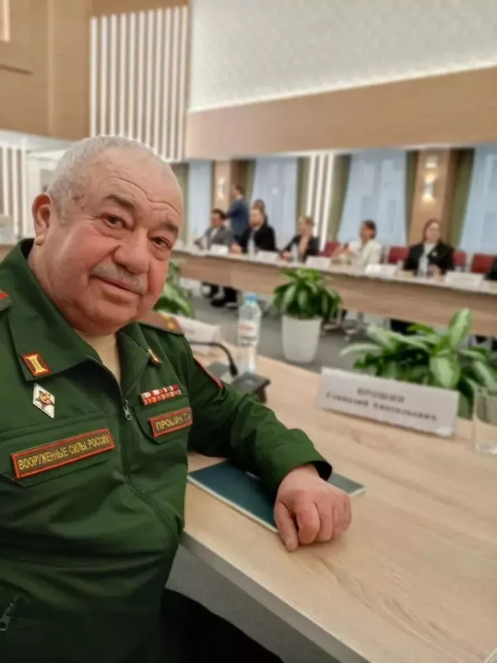 В День наставника в Минпросвещения наградили педагога-офицера Геннадия Прошина