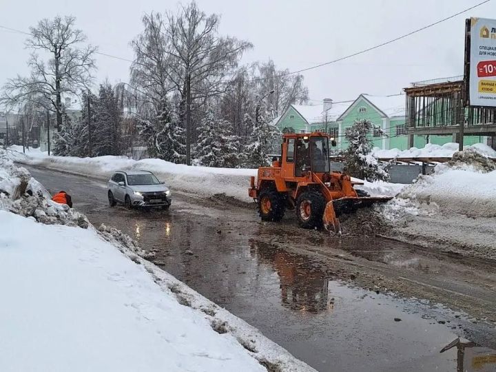 Сотрудники Зеленодольского коммунального хозяйства готовятся к паводку