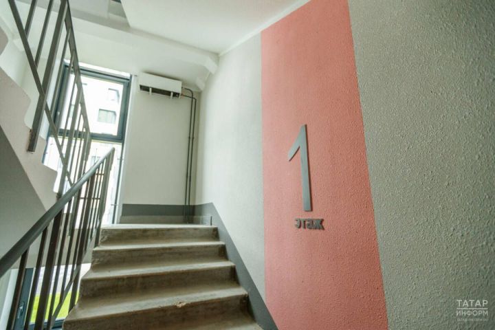 Адвокат Людмила Айвар рассказала, кто ответственен за уборку подъезда