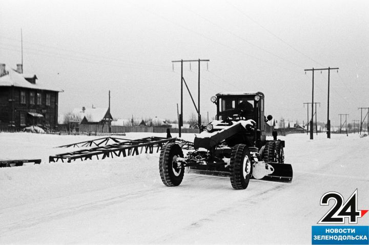 Автогрейдер из прошлого: какую технику для уборки снега использовали в Зеленодольске в 1960-е годы