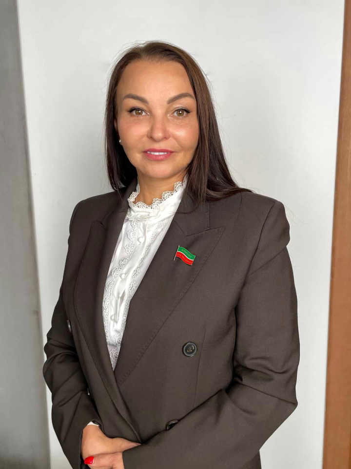 Поздравление с 8 марта от депутата Государственного Совета Республики Татарстан Рузили Тимергалеевой