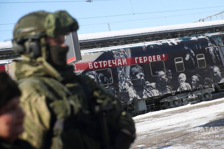 Пункт отбора на службу по контракту заработал рядом с «Поездом Победы» в Казани