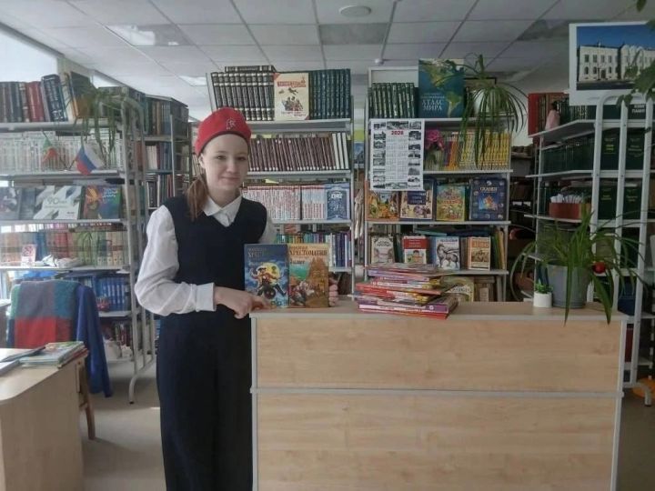 Зеленодольские юнармейцы приняли участие в акции «Книги СВОим»