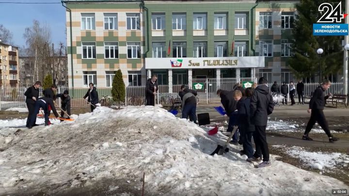 Школьники Зеленодольска присоединяются к санитарному двухмесячнику