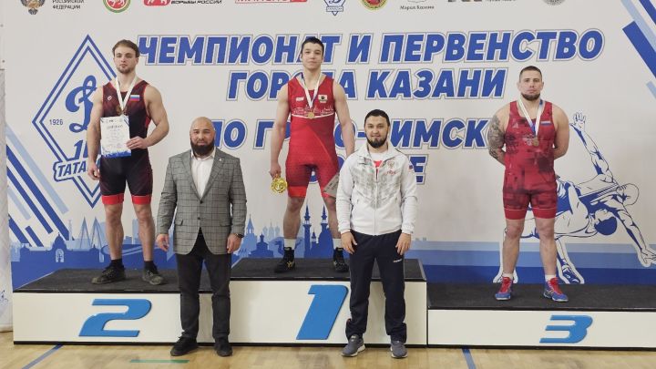 Зеленодольцы выиграли чемпионат Казани по греко-римской борьбе