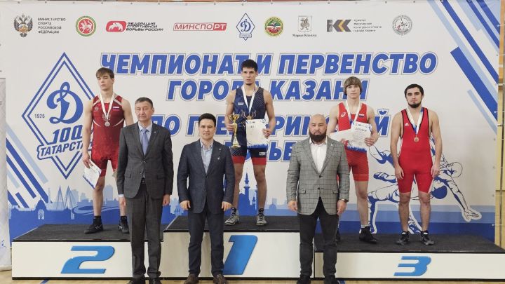 Зеленодольцы выиграли чемпионат Казани по греко-римской борьбе