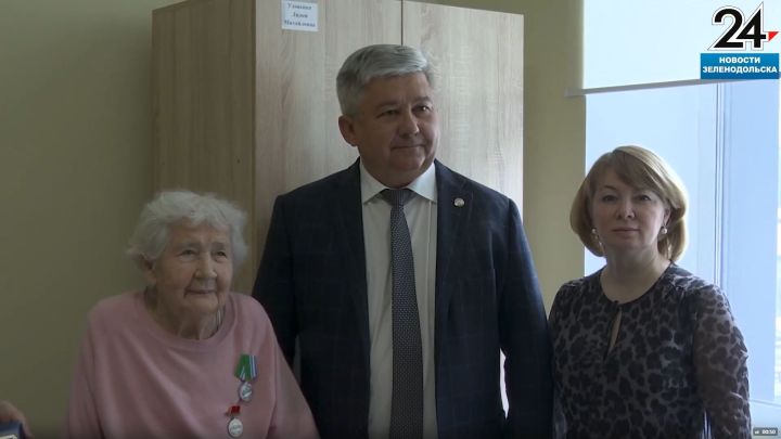 Глава Зеленодольского района Михаил Афанасьев посетил Лидию Удовенко, 99-летнюю узницу концлагеря