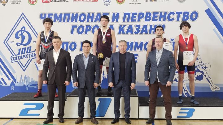 Зеленодольцы выиграли чемпионат Казани по греко-римской борьбе