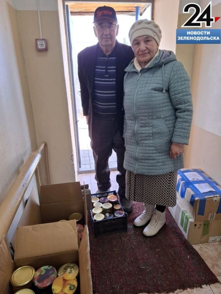 Жители Нурлат приняли активное участие в акции по сбору домашних заготовок для отправки на СВО