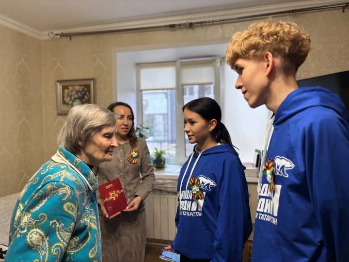 В преддверии Дня Победы молодогвардейцы поздравили ветеранов