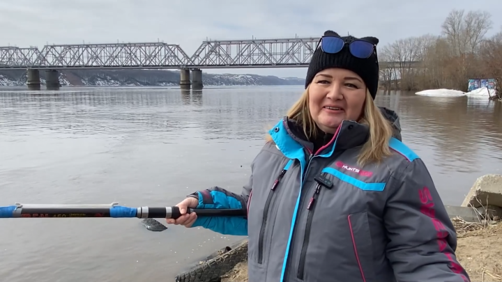 Зеленодольский фельдшер Анжела Барнягина   променяла выходные на удочку