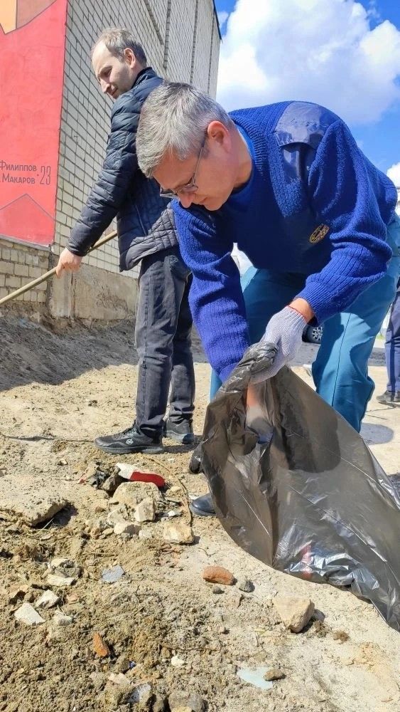 Зеленодольские пожарные вышли на субботник