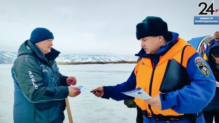 Зеленодольские сотрудники ГИМС совместно с казанскими спасателями продолжают патрулировать акватории рек Волга и Свияга