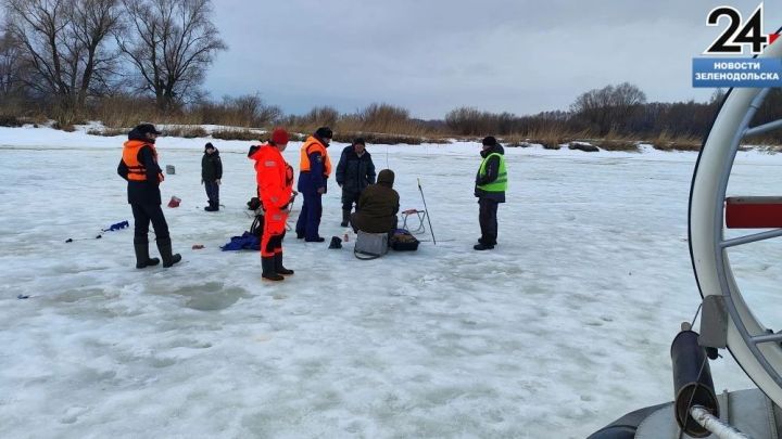 Зеленодольские сотрудники ГИМС совместно с казанскими спасателями продолжают патрулировать акватории рек Волга и Свияга
