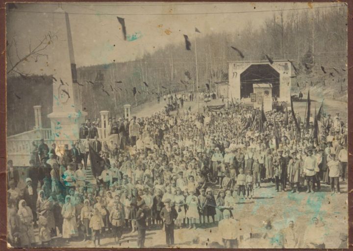 Первомай в Паратске