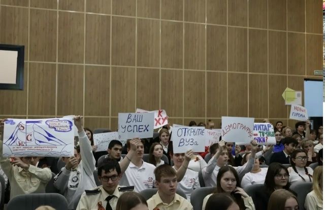 Михаил Афанасьев провел «Недетский разговор» с юными зеленодольцами