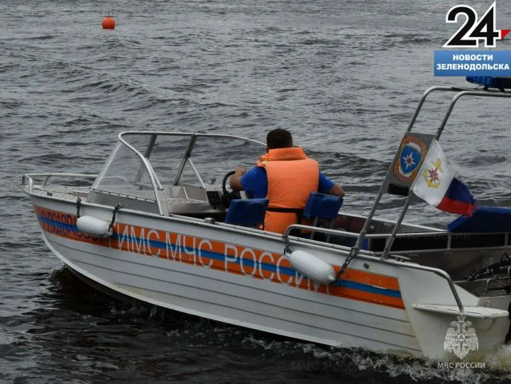 Сотрудники МЧС предупреждают об опасности плавания на лодках во время ледохода
