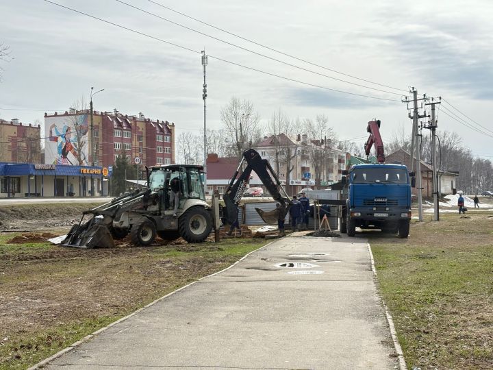 В Зеленодольске на улице Столичной ликвидировали провал на канализационном коллекторе