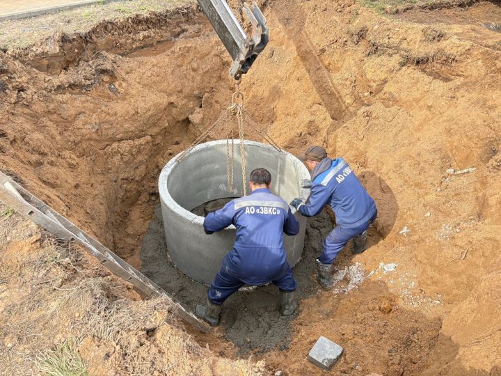 В Зеленодольске на улице Столичной ликвидировали провал на канализационном коллекторе