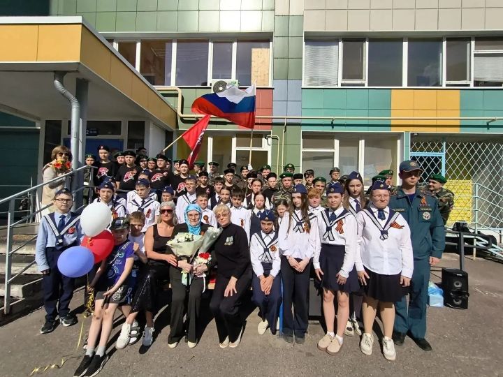Лицеисты Зеленодольска приняли участие в акции «Парад у дома ветерана»