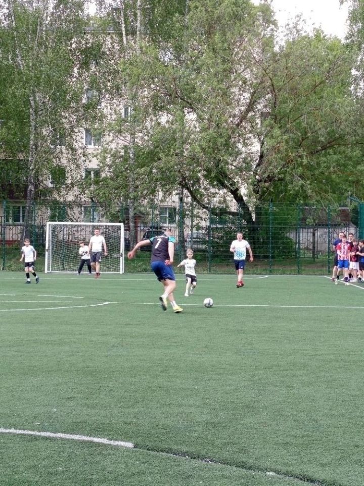 В Зеленодольске прошёл футбольный матч «Отцы и дети».