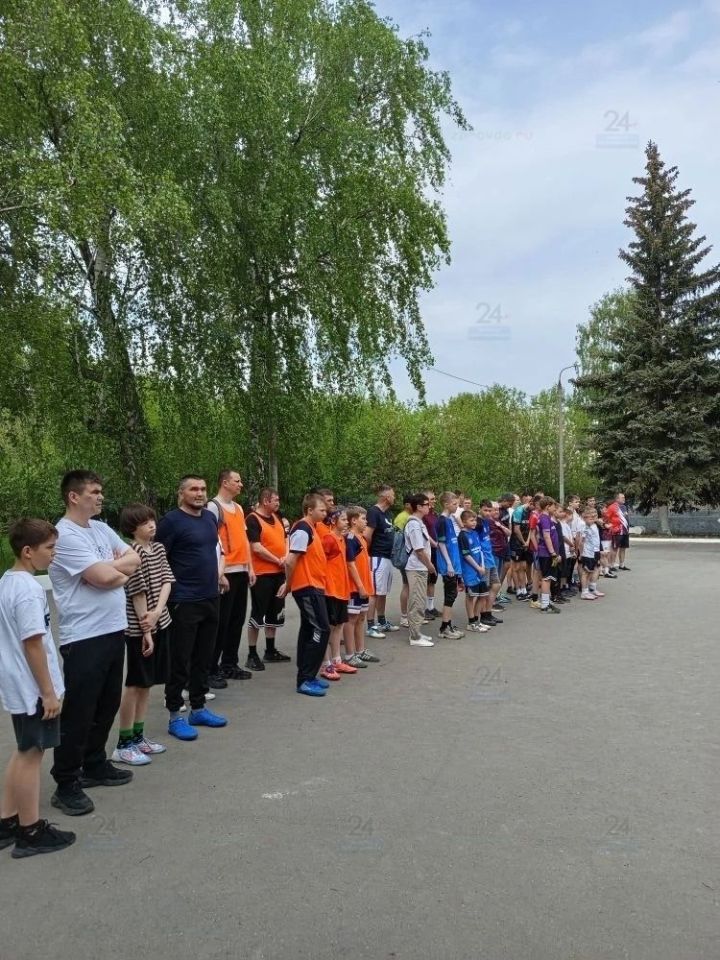 В Зеленодольске прошёл футбольный матч «Отцы и дети».