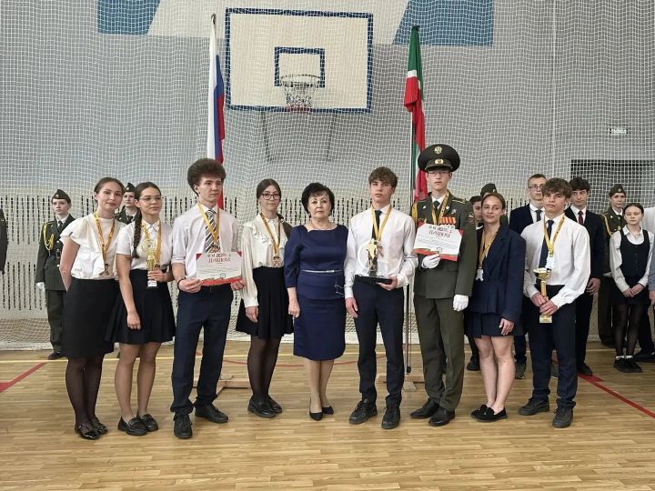 Кубок 75-й легкоатлетической эстафеты на приз газеты «Зеленодольская правда» вручён команде гимназии №3