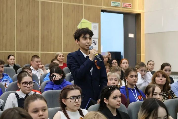 Михаил Афанасьев ответил на вопросы юных зеленодольцев