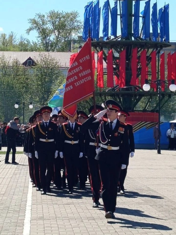 Парадные расчеты прошли колоннами по главной площади Зеленодольска