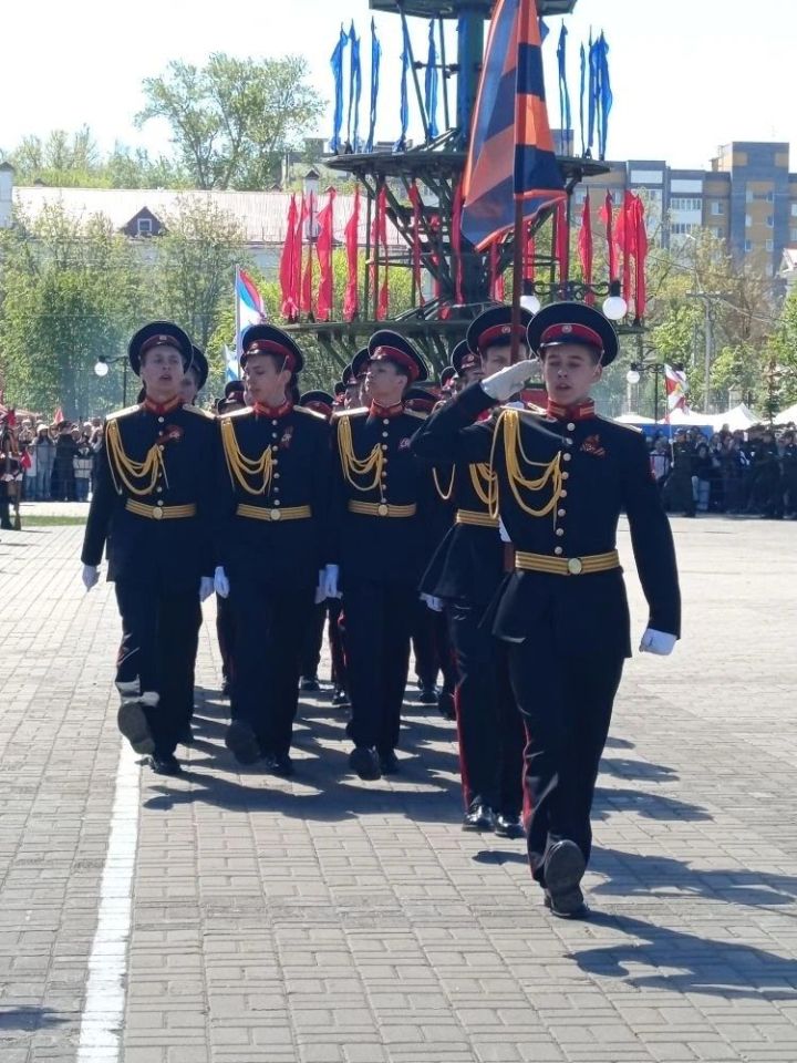 Парадные расчеты прошли колоннами по главной площади Зеленодольска