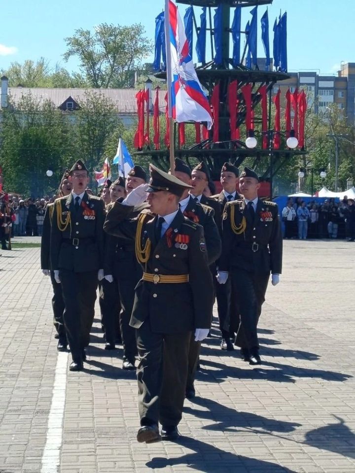 Парадные расчеты прошли колоннами по главной площади Зеленодольска