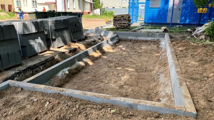 В Зеленодольске продолжаются работы по республиканской программе «Наш двор»