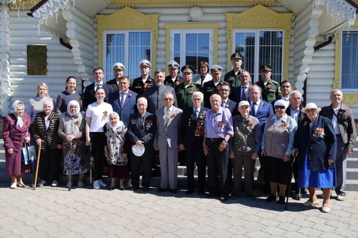 Глава ЗМР Михаил Афанасьев поздравил кораблестроителей