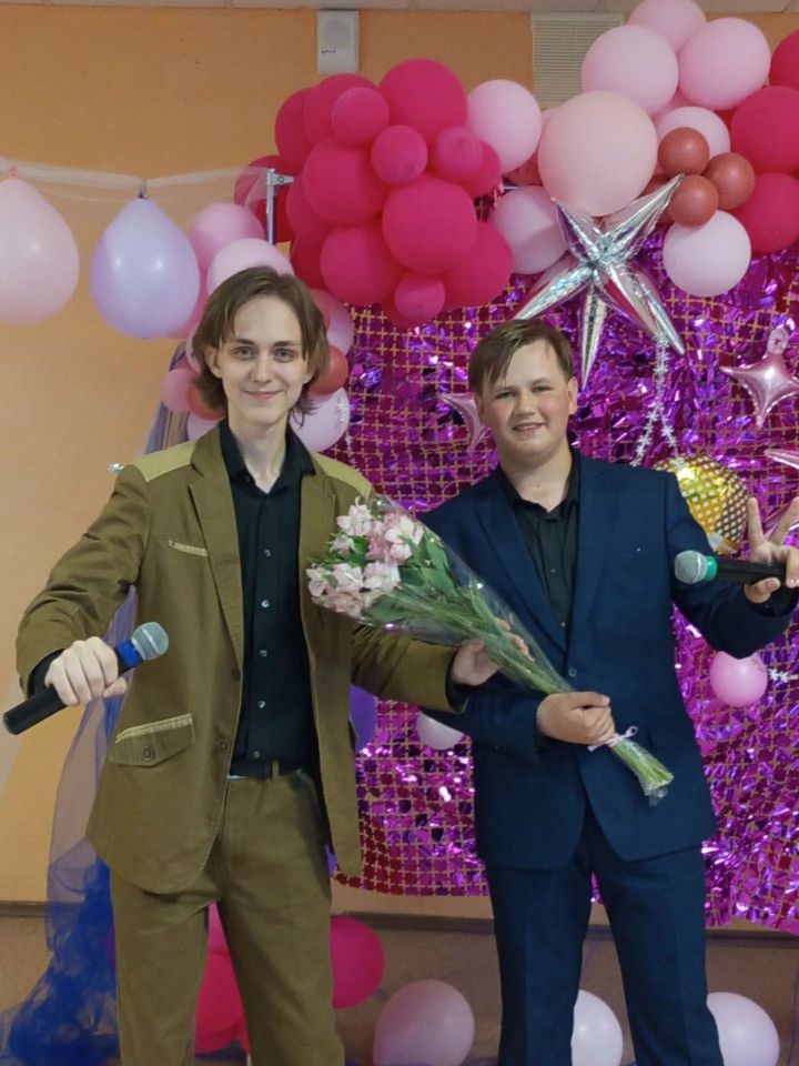 Илья Фесенко и Алексей Елизаров поют о Родине и любви