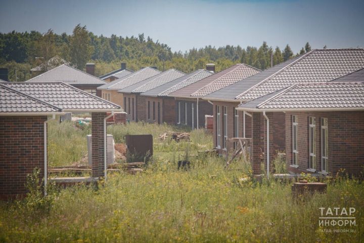 Всех, у кого на участке есть сайдинг, предупредили: постройку могут заставить снести через суд