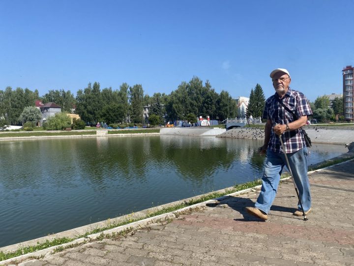 Принцип жизни зеленодольца Юрия Никулина — борьба с болячками через скандинавскую ходьбу