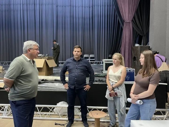 Глава Зеленодольского района Михаил Афанасьев проинспектировал ход обновления социальных объектов в селе Осиново