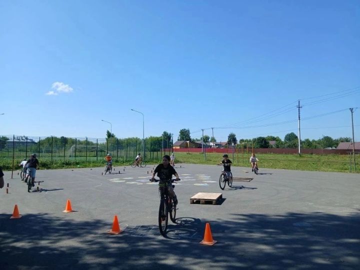 В поселке Нижние Вязовые прошли соревнования среди велосипедистов