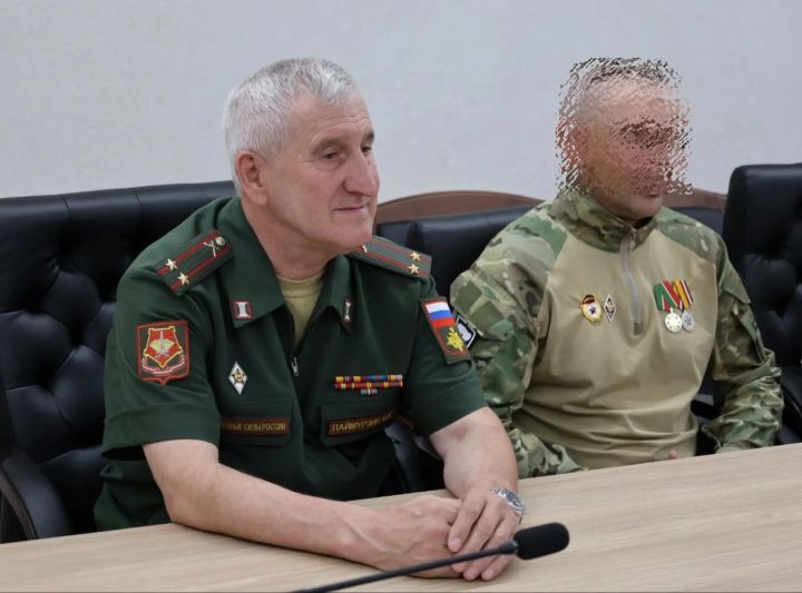Глава Зеленодольского района встретился с участником СВО Рустемом Хамидовым