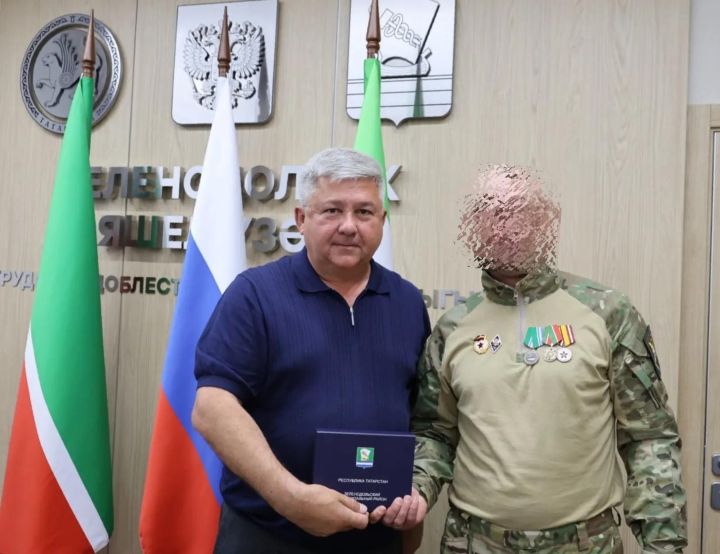 Глава Зеленодольского района встретился с участником СВО Рустемом Хамидовым