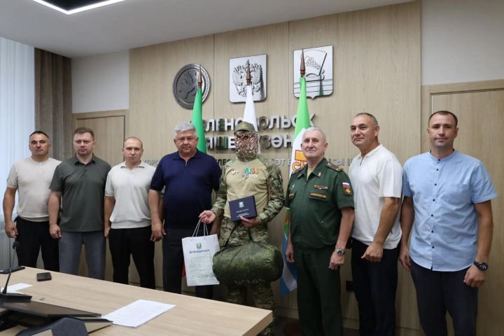 Глава Зеленодольского района встретился с участником СВО Рустемом Хамидовым